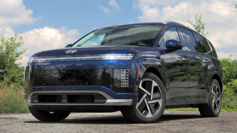 2026 Hyundai Ioniq 9 left front three-quarter view