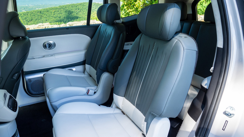2026 Hyundai Ioniq 9 second-row captain's chairs