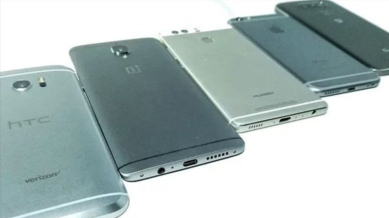 An array of phones with the OnePlus 3 in between