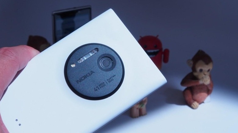 Nokia Lumia 1020's camera module with a 41MP camera