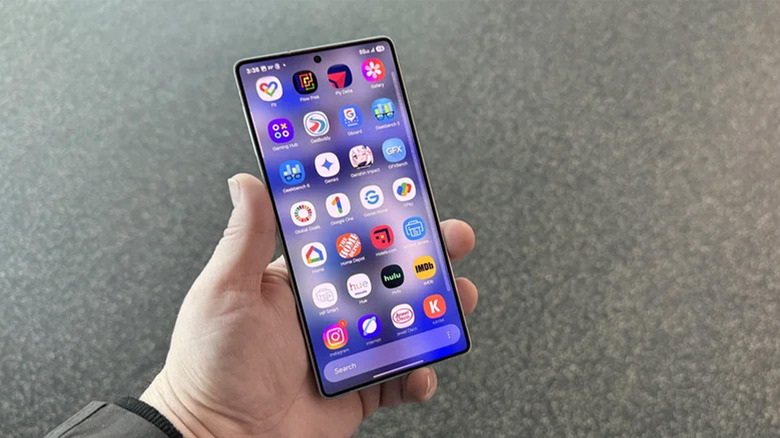 A man holding a Samsung Galaxy S25 Ultra with the app drawer open