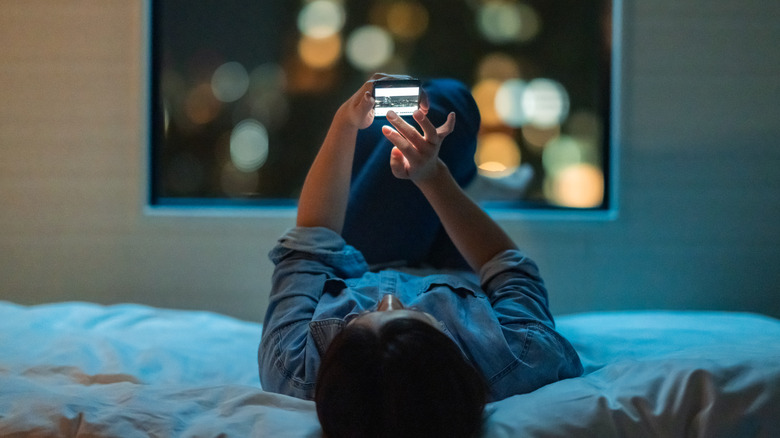 Using instragram phone bed