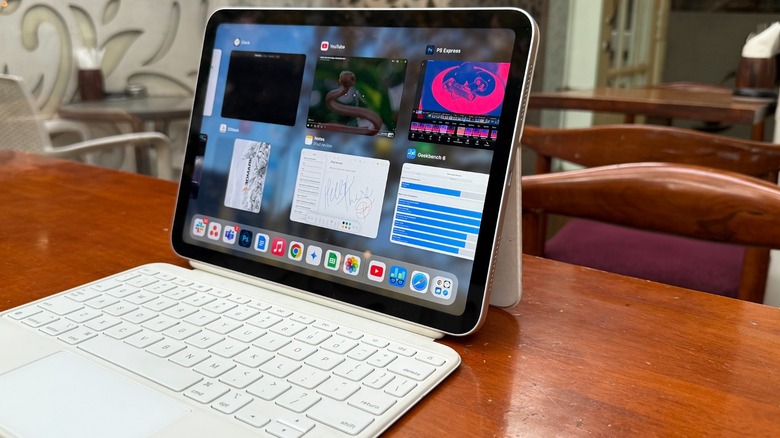 Split-view multitasking on iPad.