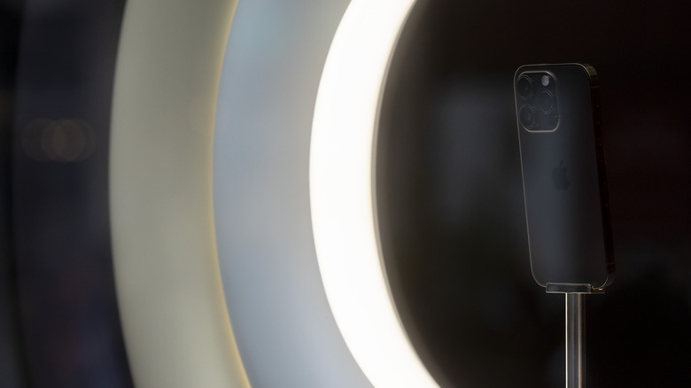 apple iphone 14 store display