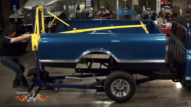 Stacey David removes bed from vintage Chevy truck
