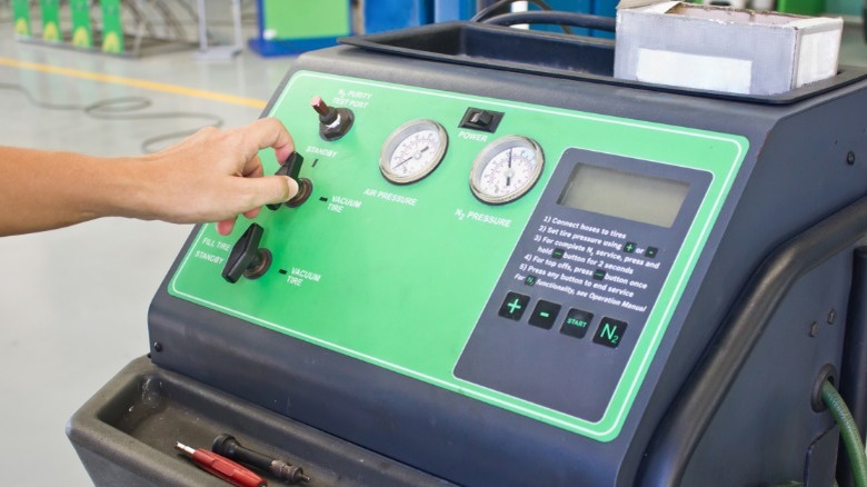 A green nitrogen machine for filling tires