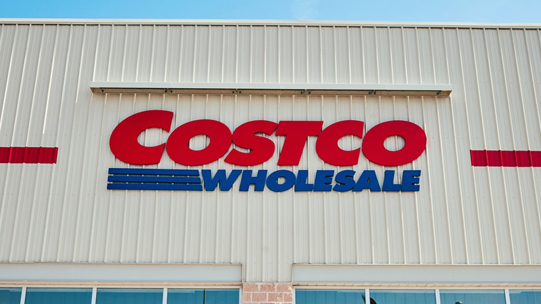 The front of a Costco location.