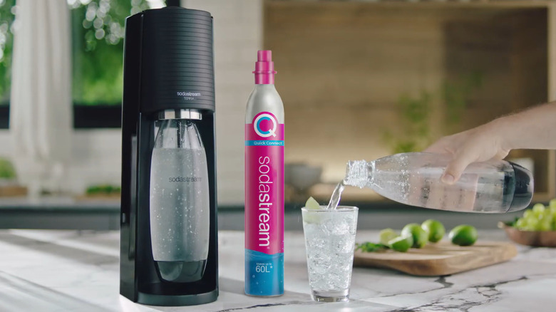 SodaStream Terra with CO2 canister and drink