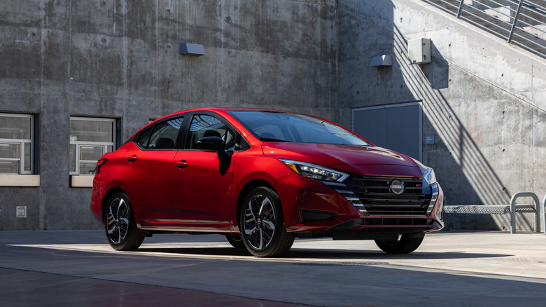 2025 Nissan Versa, front-right three-quarter view