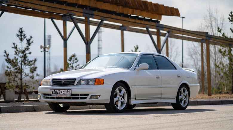 Toyota Chaser X100 parked, front-left three-quarter view