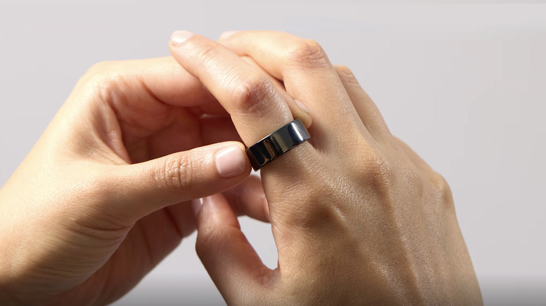 Person wearing an Ultrahuman ring