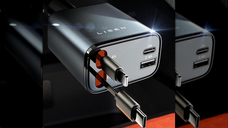 LISEN Retractable Charger close up