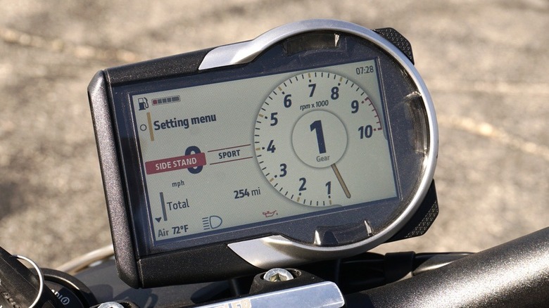 2025 Ducati Scrambler Full Throttle rider screen