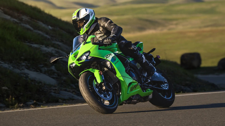 Person cornering on the 2026 Kawasaki Ninja ZX-6R