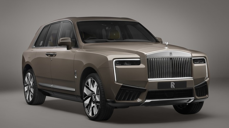 Silver Rolls-Royce Cullinan II in front of a gray backdrop