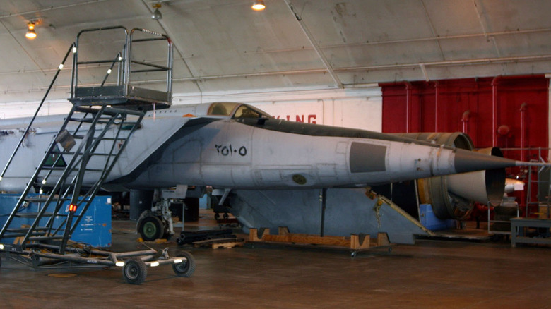 MiG-25 undergoing restoration