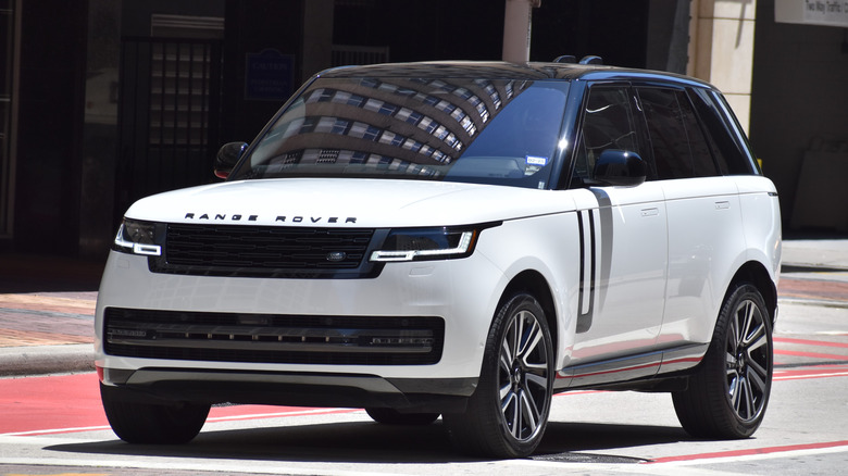 Front view of 2024 Land Rover