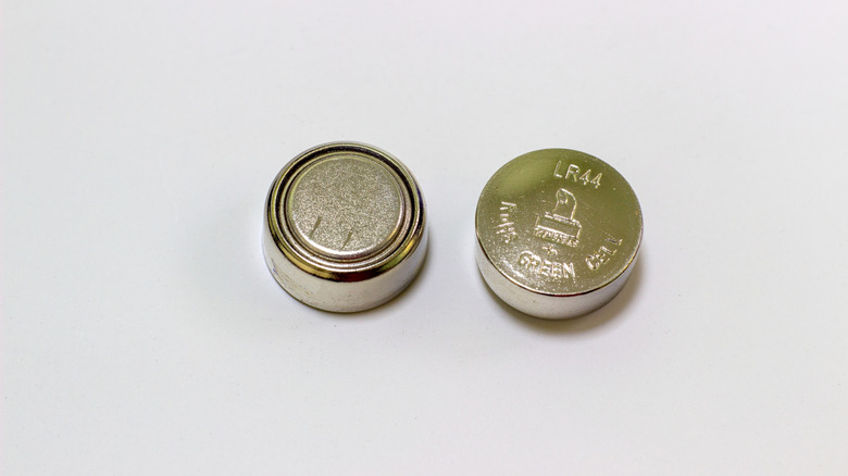 LR44 button cell batteries