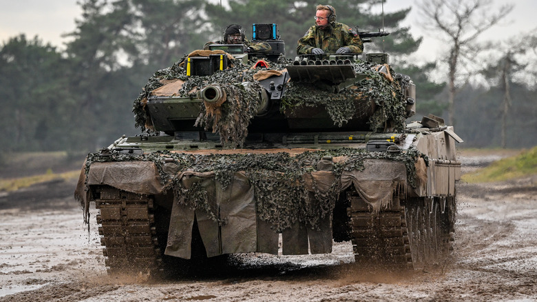 Leopard 2 tank