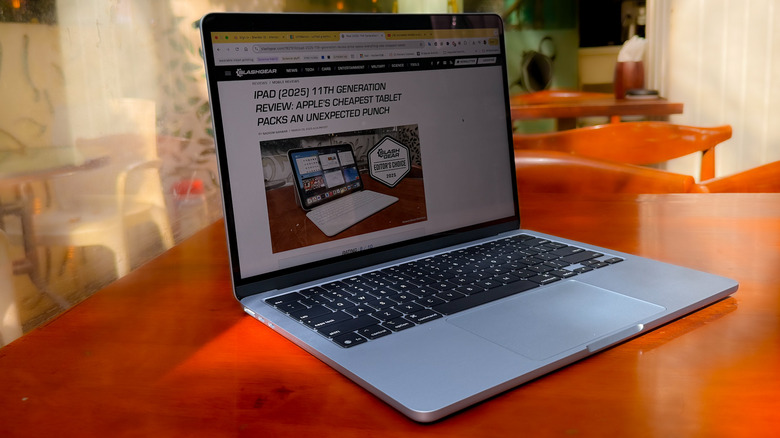 Browsing websites on M4 MacBook Air.