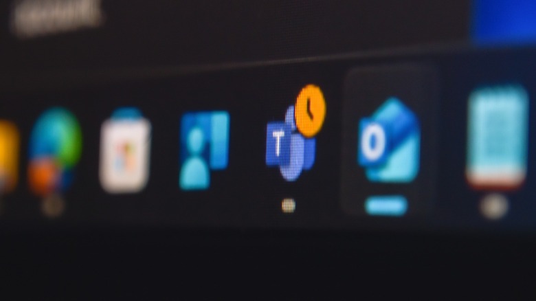 Microsoft Teams icon showing idle status