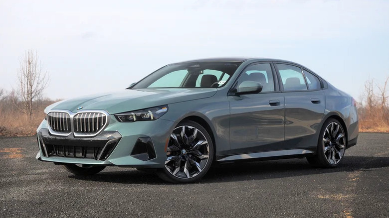 BMW 530i xDrive front 3/4 view