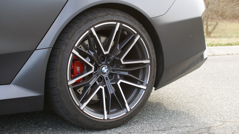 BMW M5 tire and wheel detail