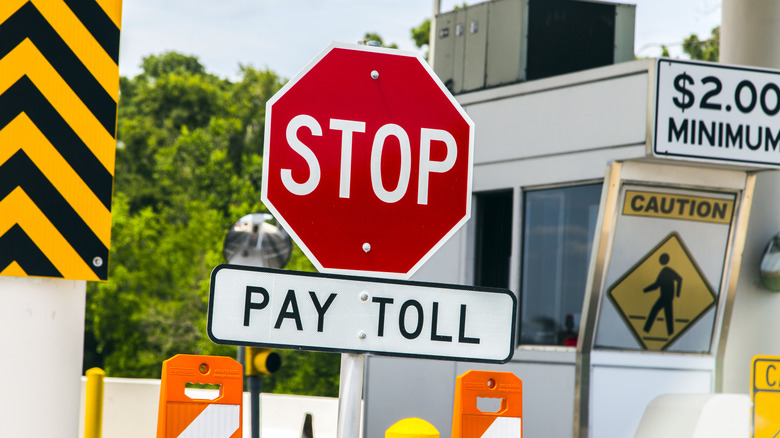 Signs at a Texas toll road prompt drivers to stop and pay the fee.