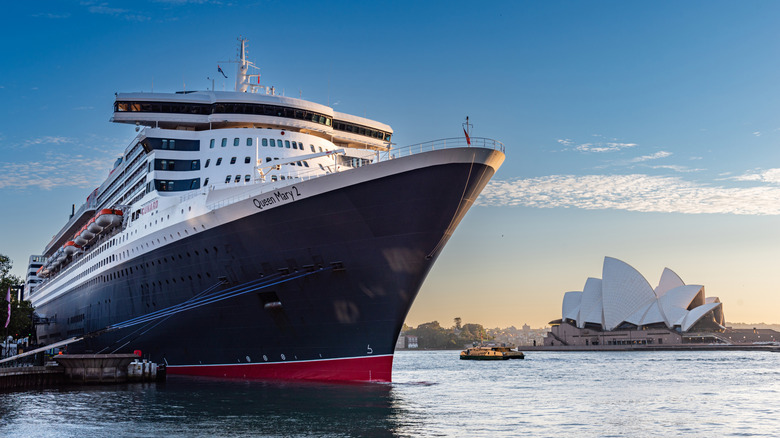 Queen Mary 2 ocean liner near Sydney
