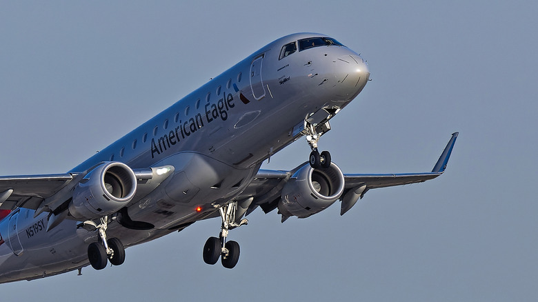 A SkyWest (American Airlines) Embraer ERJ 175 taking off
