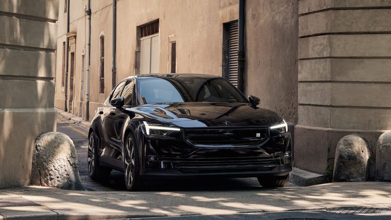 Polestar 2 front end city driving