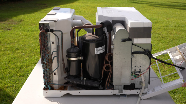 Window AC on a table outdoors with no casing