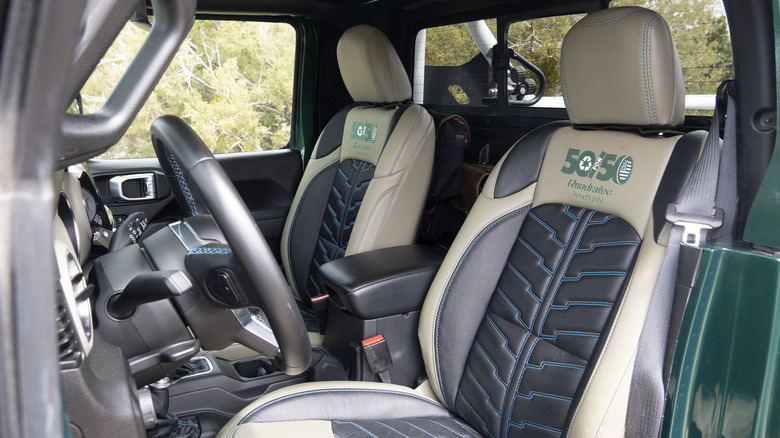 Quadratec JTe profile shot with power lines