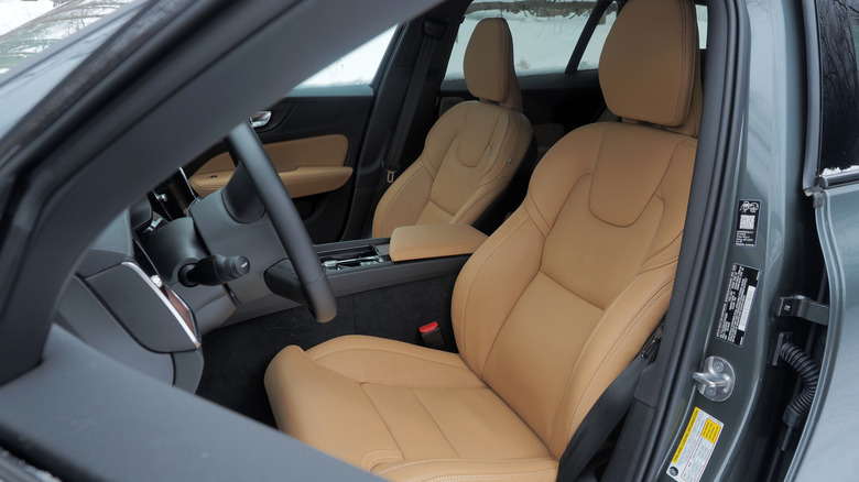 2026 Volvo V60 Cross Country front cabin