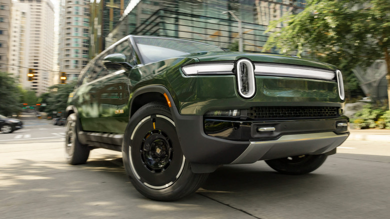 Front view of Rivian R1s