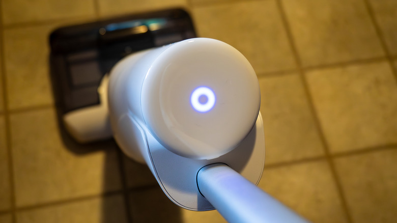 Roborock F25 RT's status indicator light
