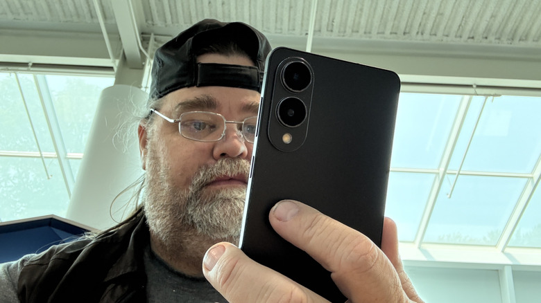 A man holding the Samsung Galaxy S25 Edge