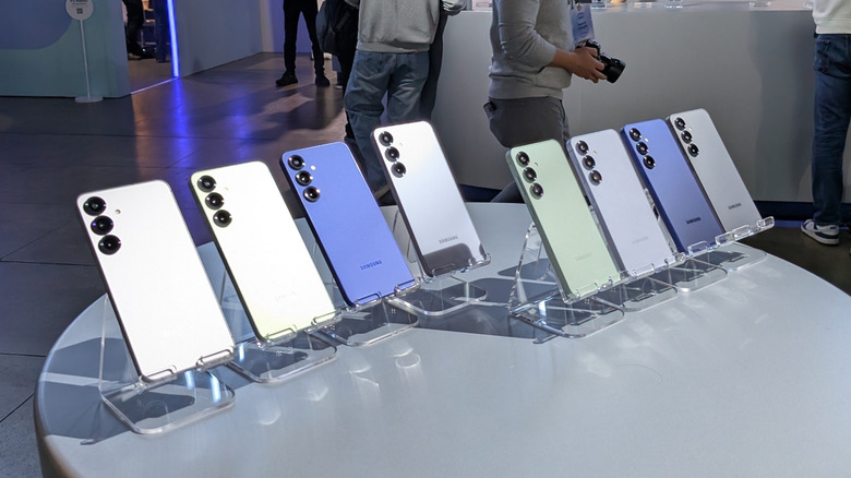 The new Galaxy S25 phones standing up