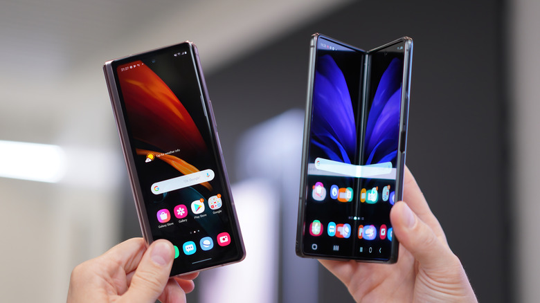 Galaxy Z Fold 4 folded and unfolded 