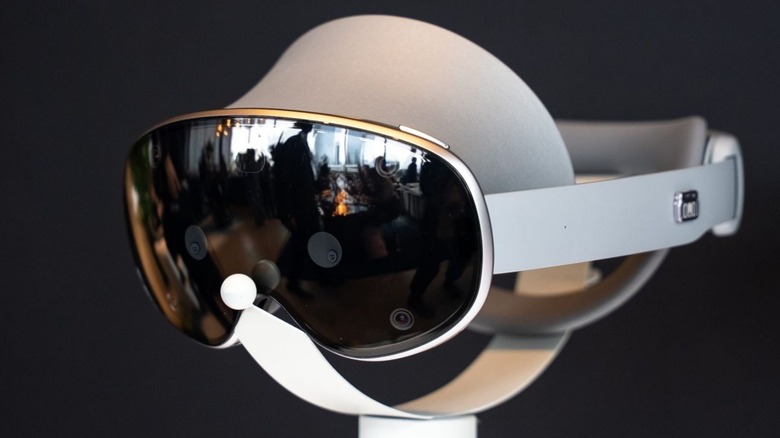 Front view of Galaxy XR headset.