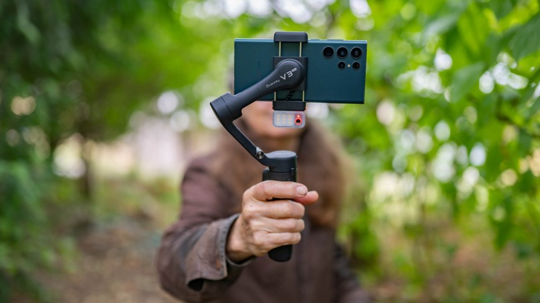 The Hohem iSteady V3 Ultra held in a hand.