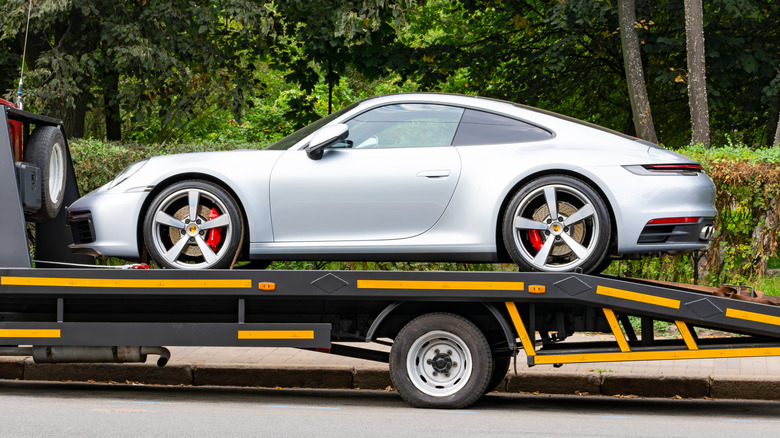 Porsche 911 loaded on to a transport in Russia