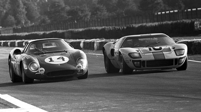 Ford GT40 racing a Ferrari 250