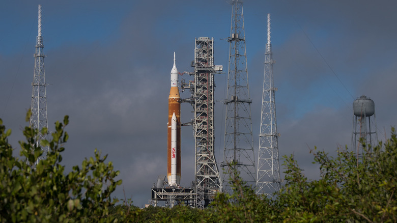 Artemis I arrives at launch pad