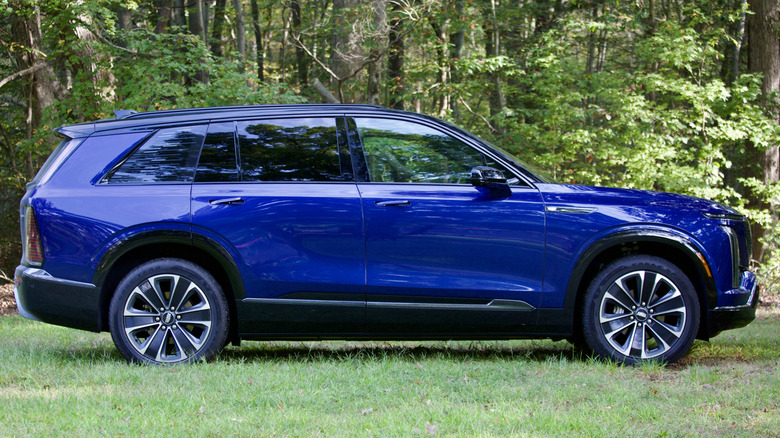 2026 Cadillac Vistiq side profile