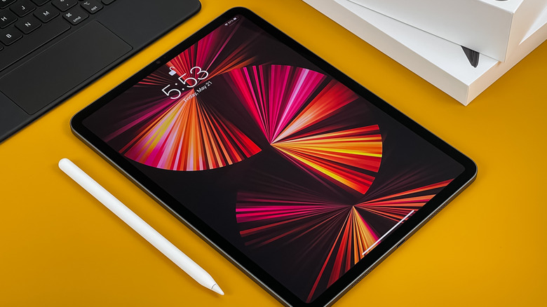 Apple iPad and pencil