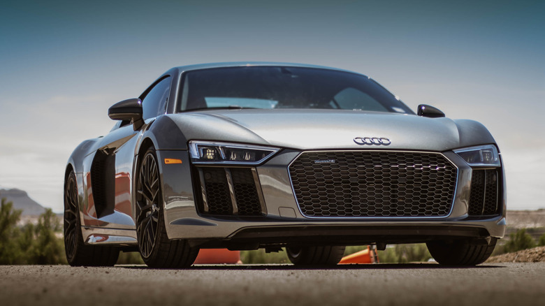 Audi V10 in desert