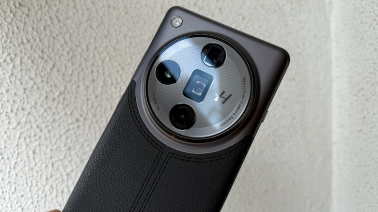Camera module on the Oppo Find X7 Ultra.