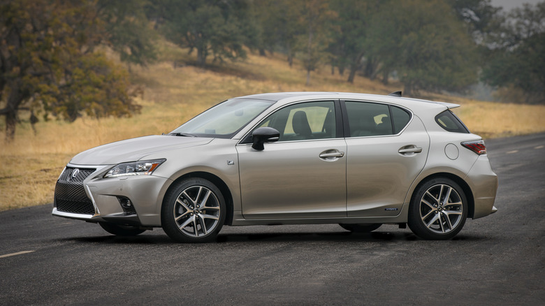 Lexus CT 200h front 3/4 to side view