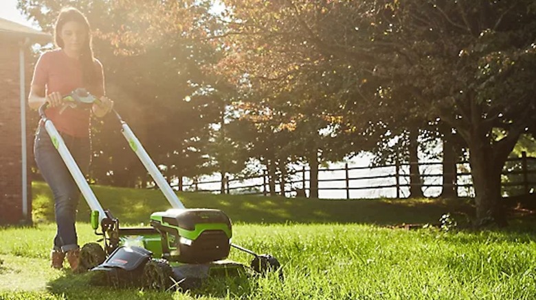 Greenworks 21-inch 60V Cordless Self-Propelled Push Lawn Mower in use